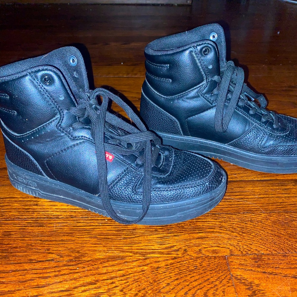 Black levi shoes